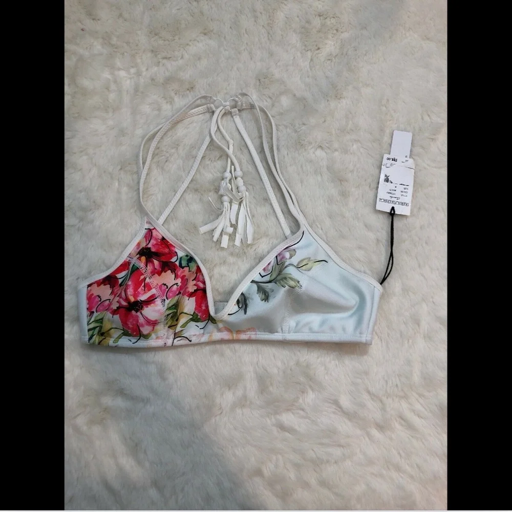 NWD Robin Piccone Floral Underwire Bikini top in Medium‎